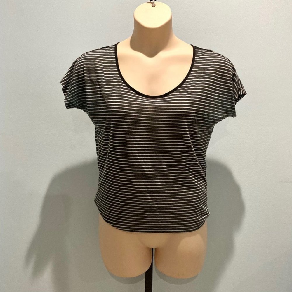 Pre-Owned Black & White Striped American Eagle Outfitters Top - Size S/P